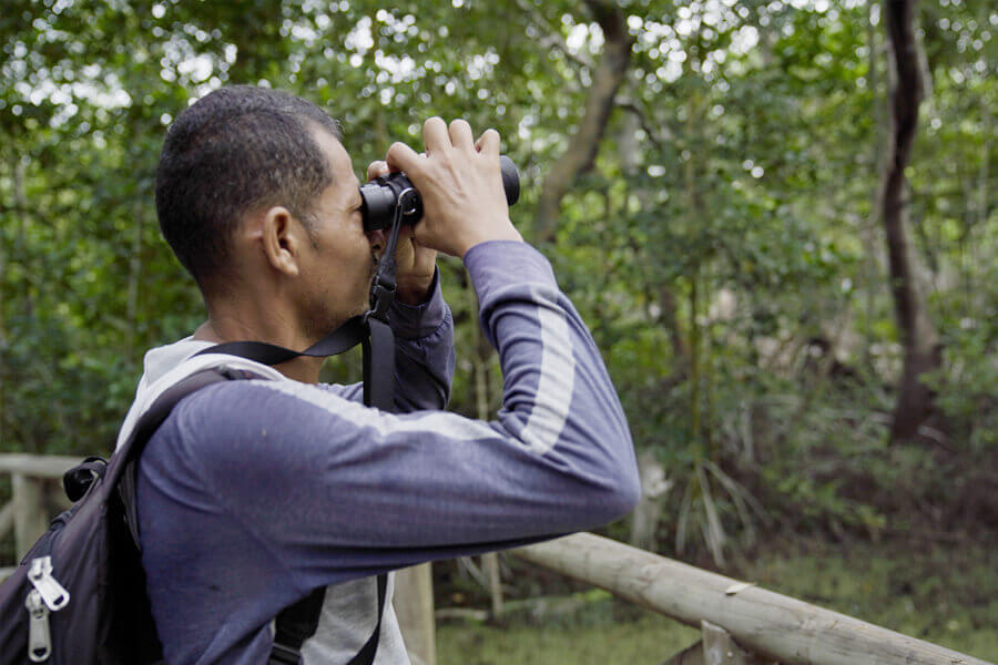 Después de años de dedicarse a la caza de animales, Omar Gutiérrez es hoy uno de los guías y conocedores más importantes del parque. Foto: Óscar Güesguán